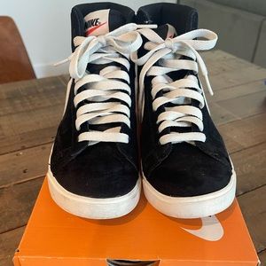 Size 6.5 Nike Vintage suede Blazer Mid